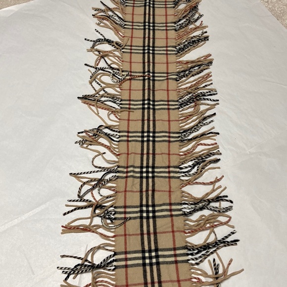 Burberry Happy scarf, double fringe and cashmere, British elegance and luxury - Picture 3 of 12